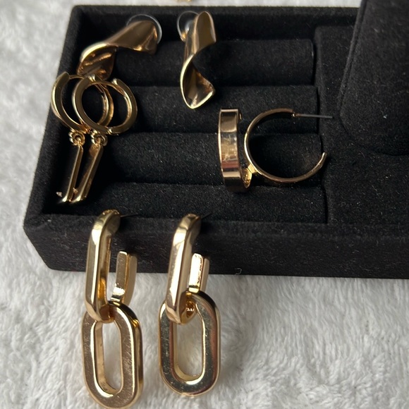 Set of 4 Beautiful Earrings - Picture 2 of 12